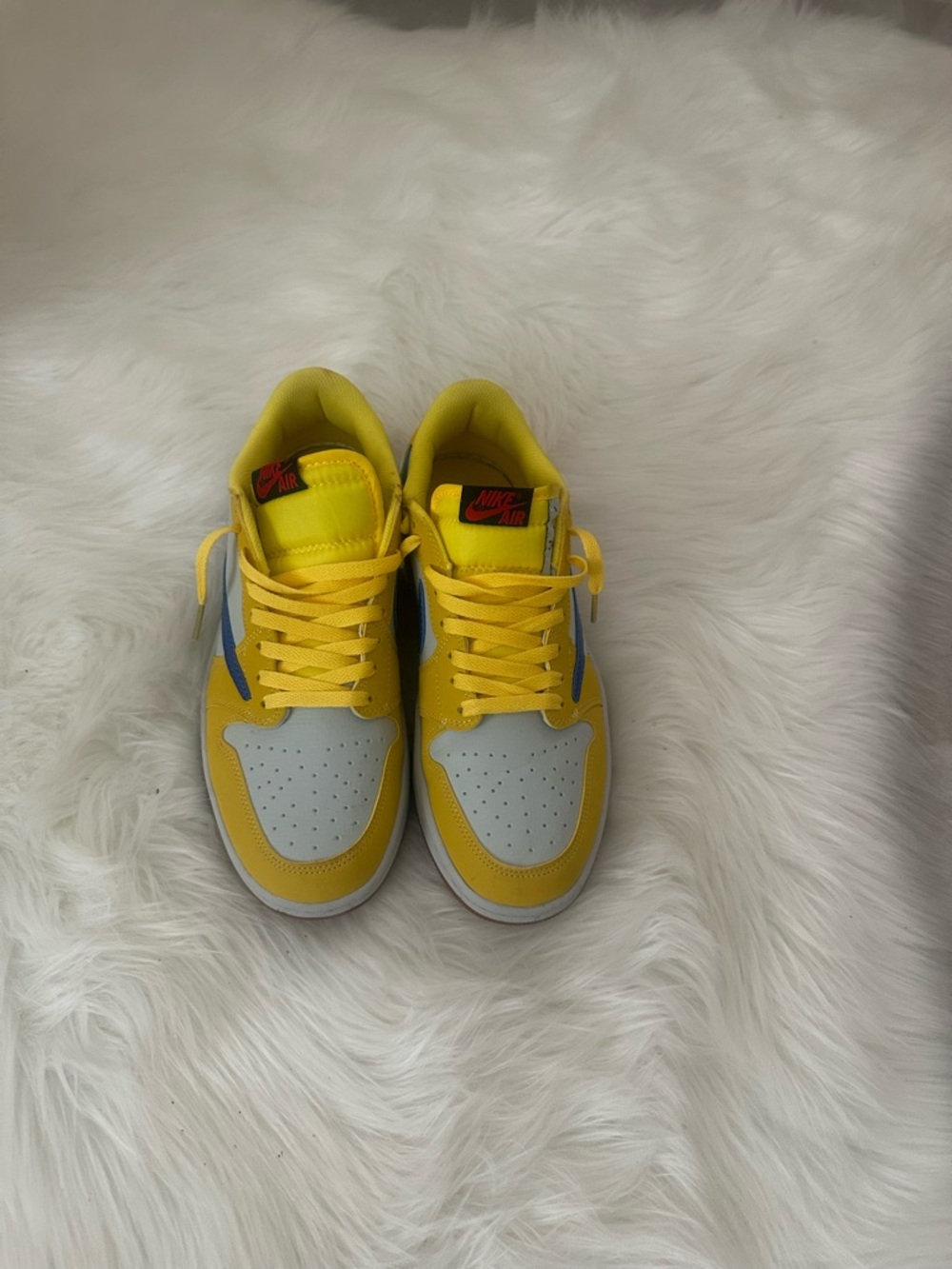 Nike Low-Top Sneakers in Yellow and Light Gray with Blue Swoosh
